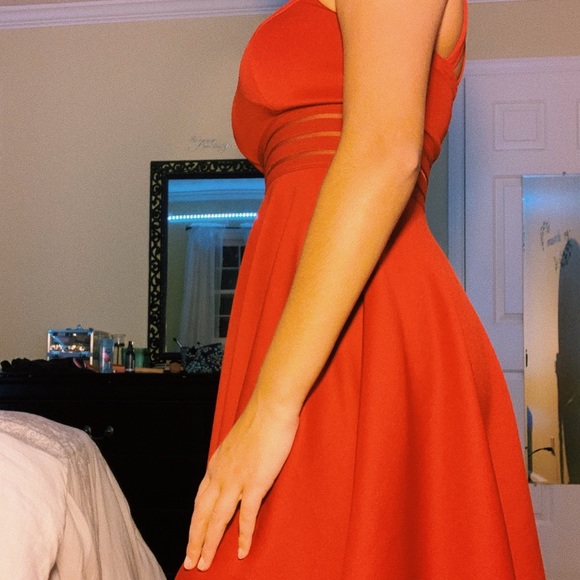 Red Dress size 1 - Picture 5 of 6